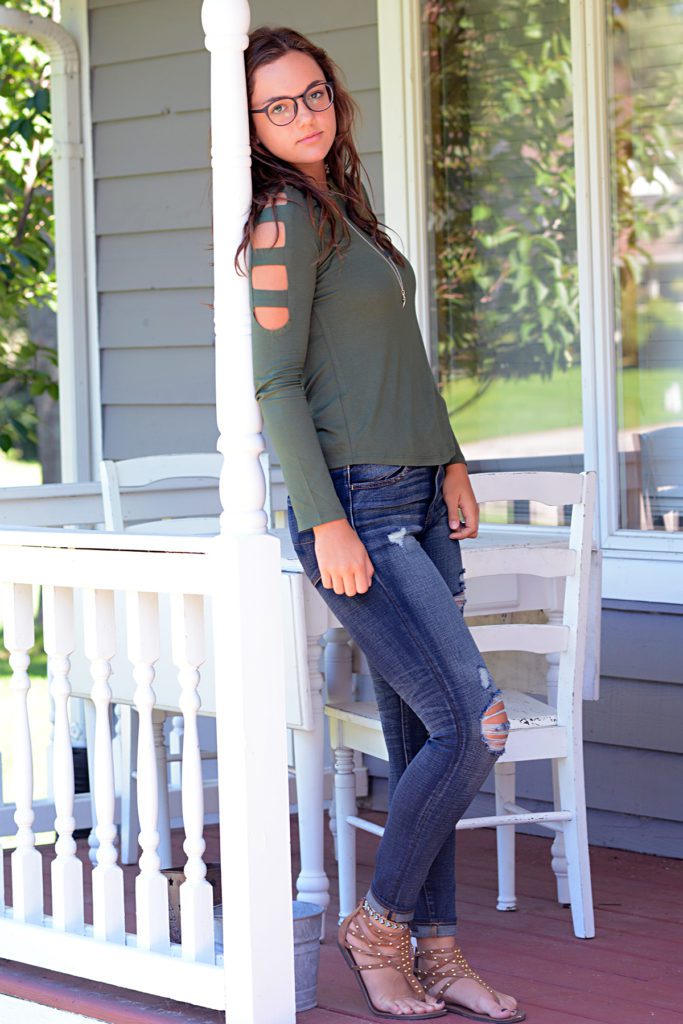 teen style for autumn open sleeves and ripped jeans