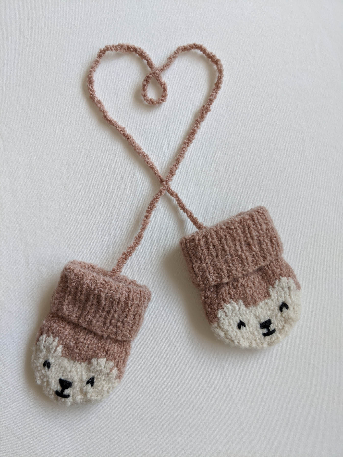 Baby mittens with cord
