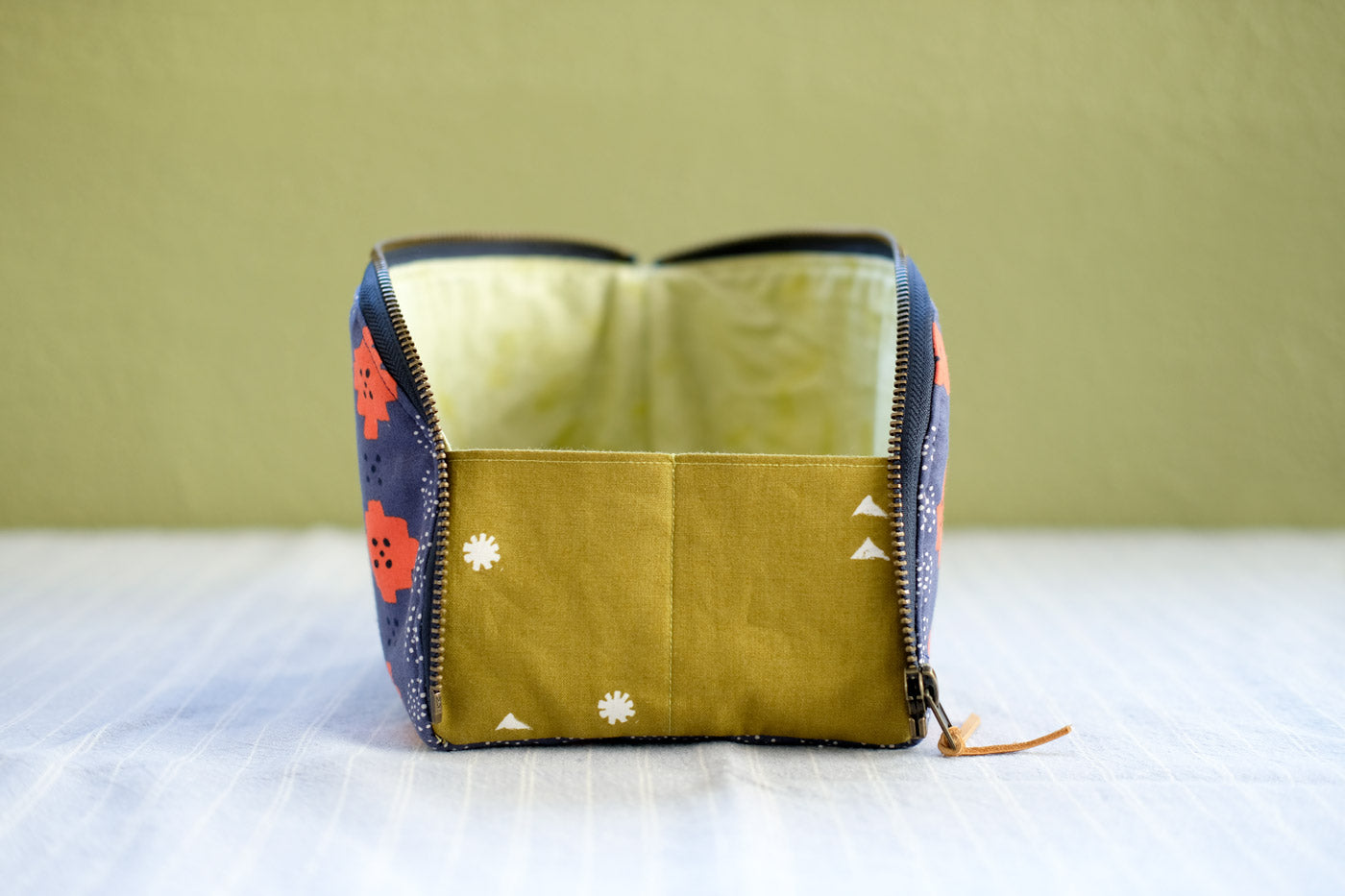 Open-Out Box Pouch expanding gusset detail