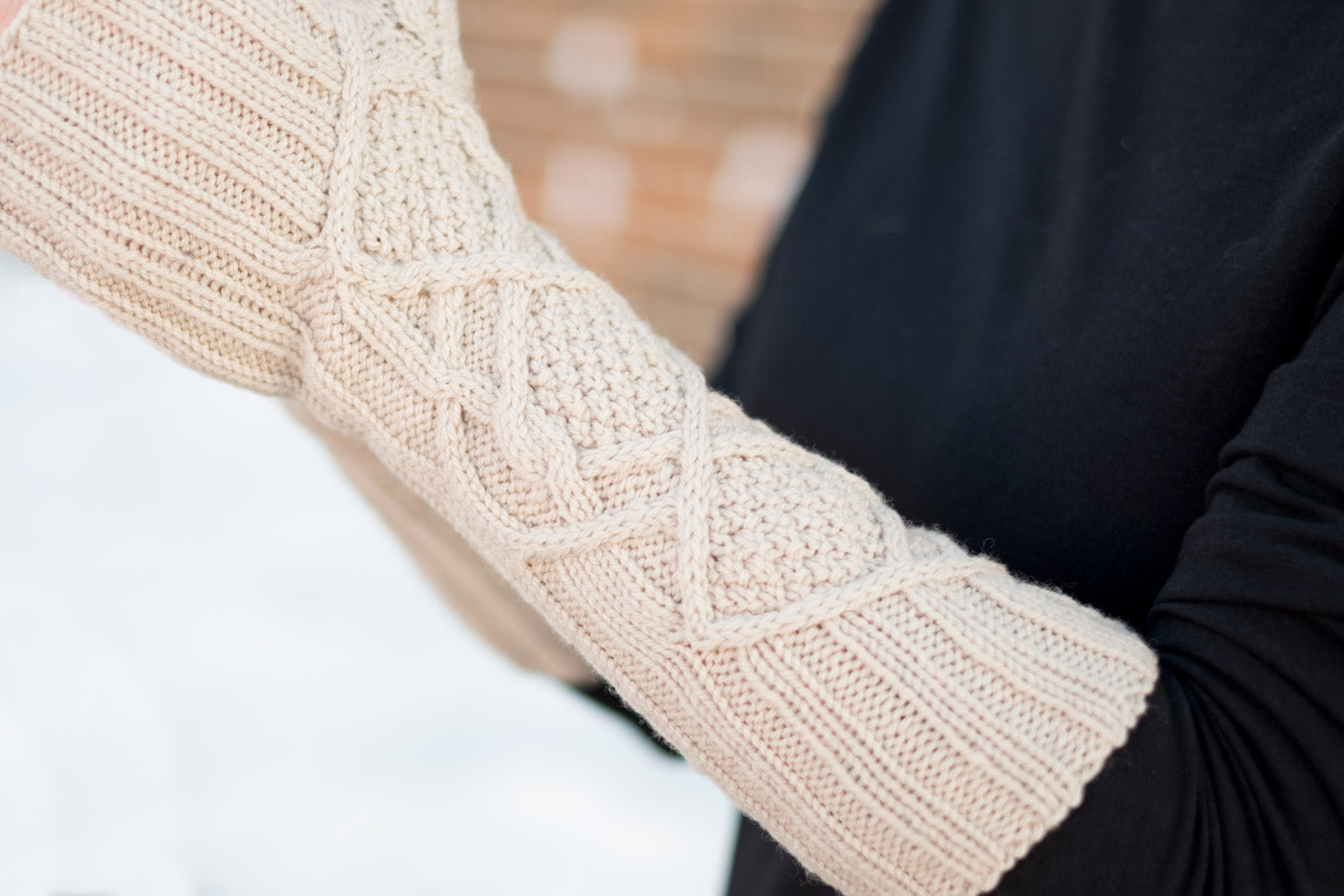 Lizz's Inglis Mitts - Cable Detail