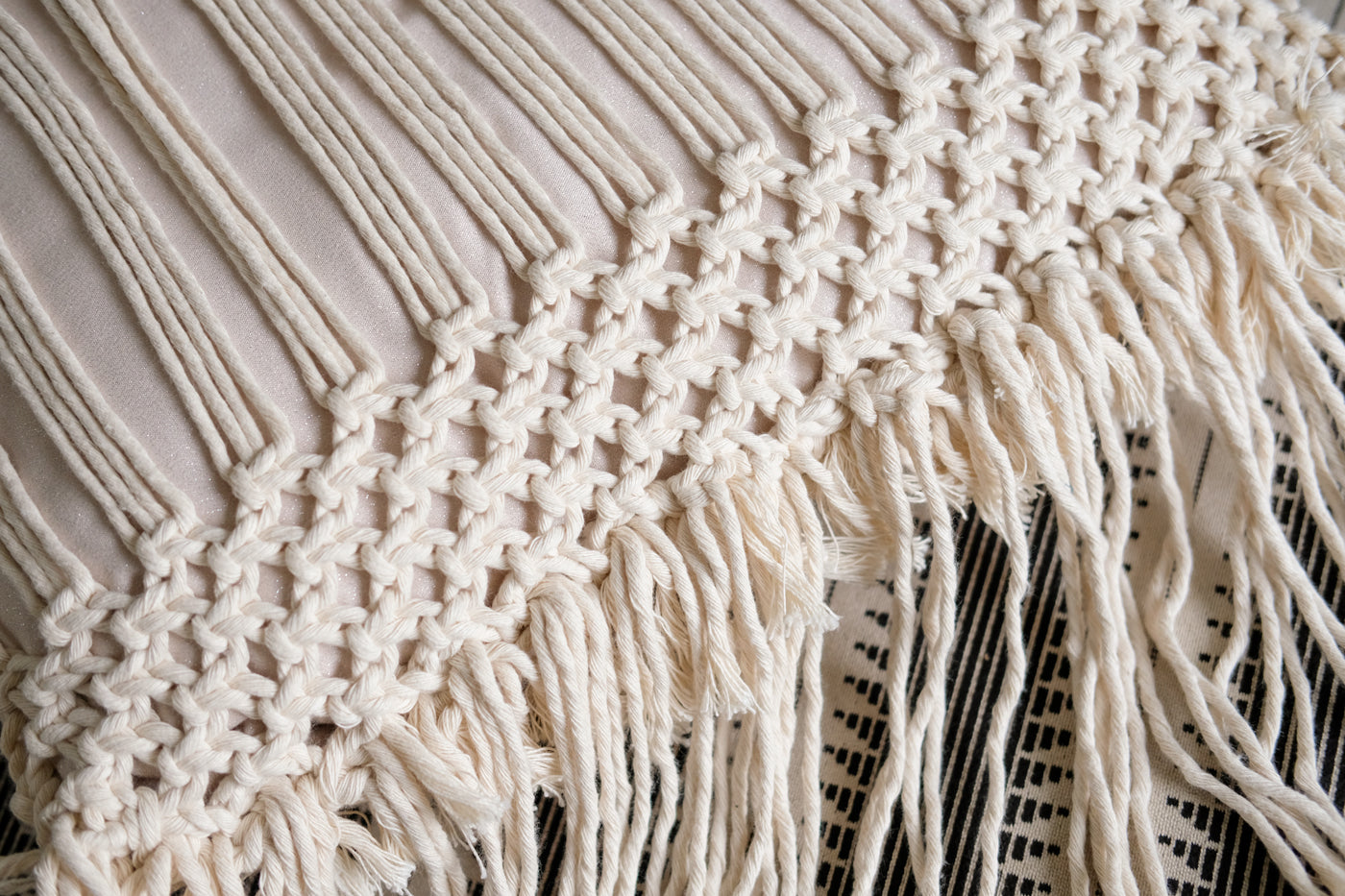 Detail of the macrame knots