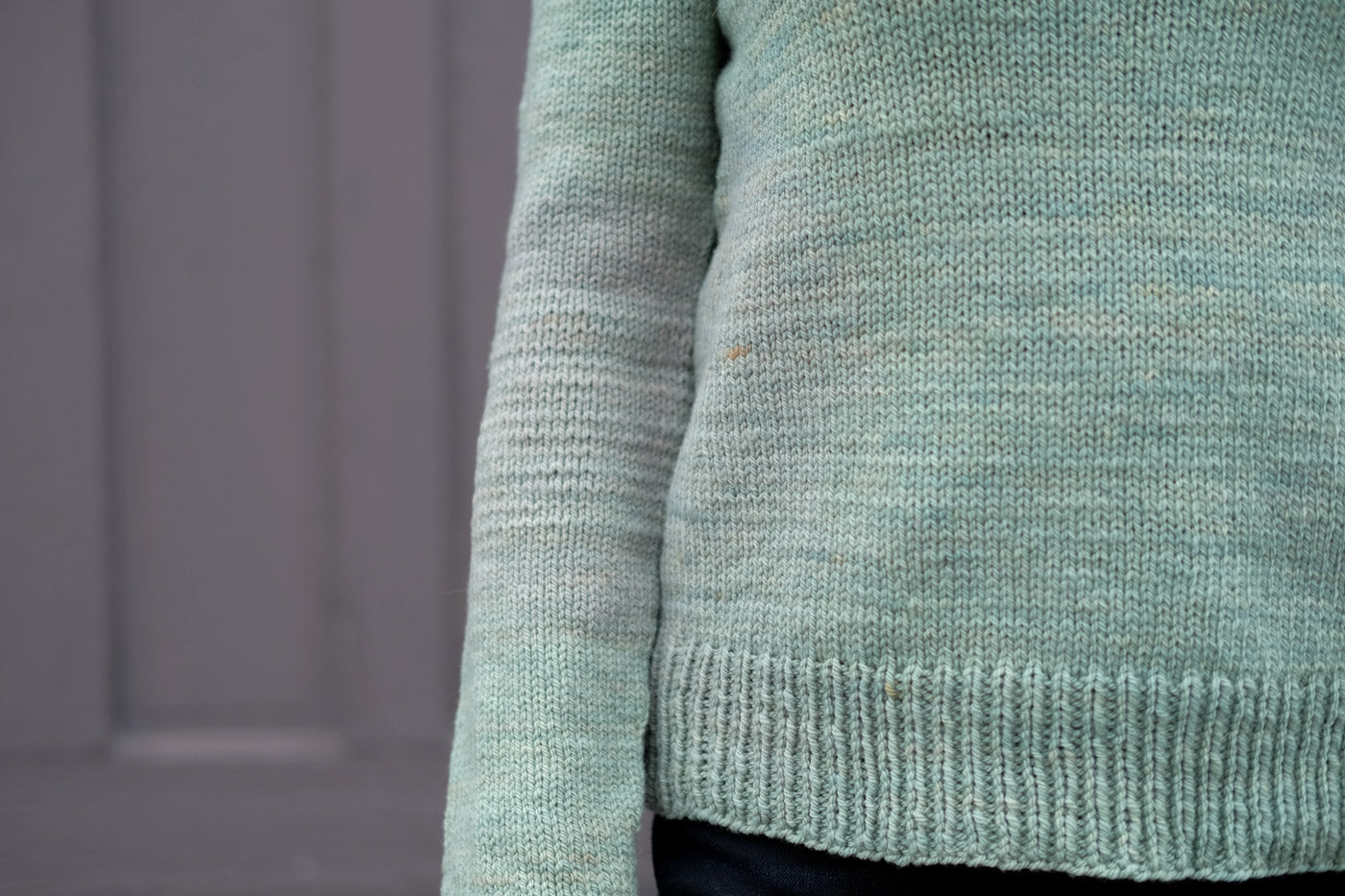 Detail of the hand dyed variances in Sincere Sheep's Cormo Worsted Agean
