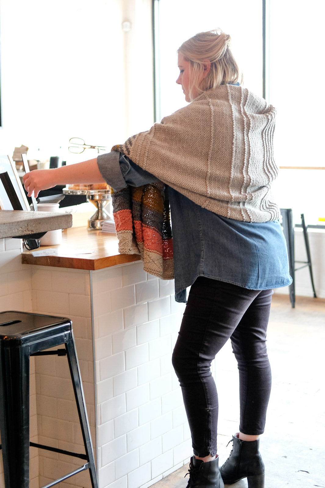 Heather Beckman ordering drinks in her Om Shawl 