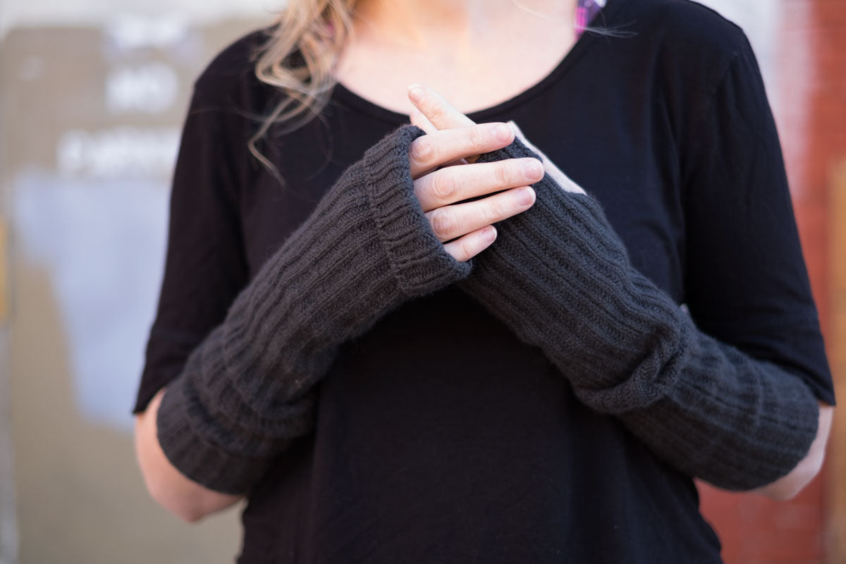 Fure Mitts in Woolfolk Tynd