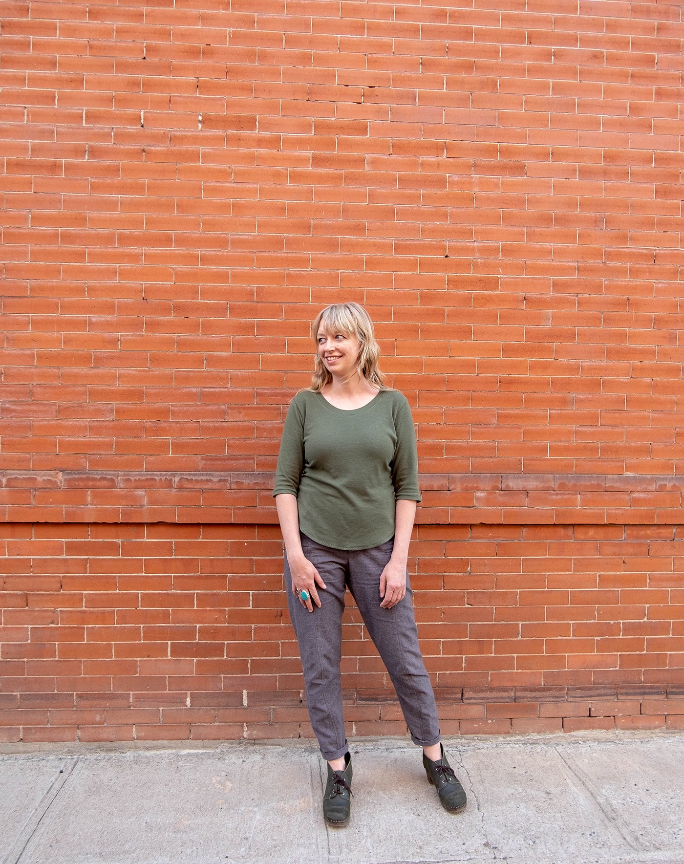 amber's sunny top in moss green rib