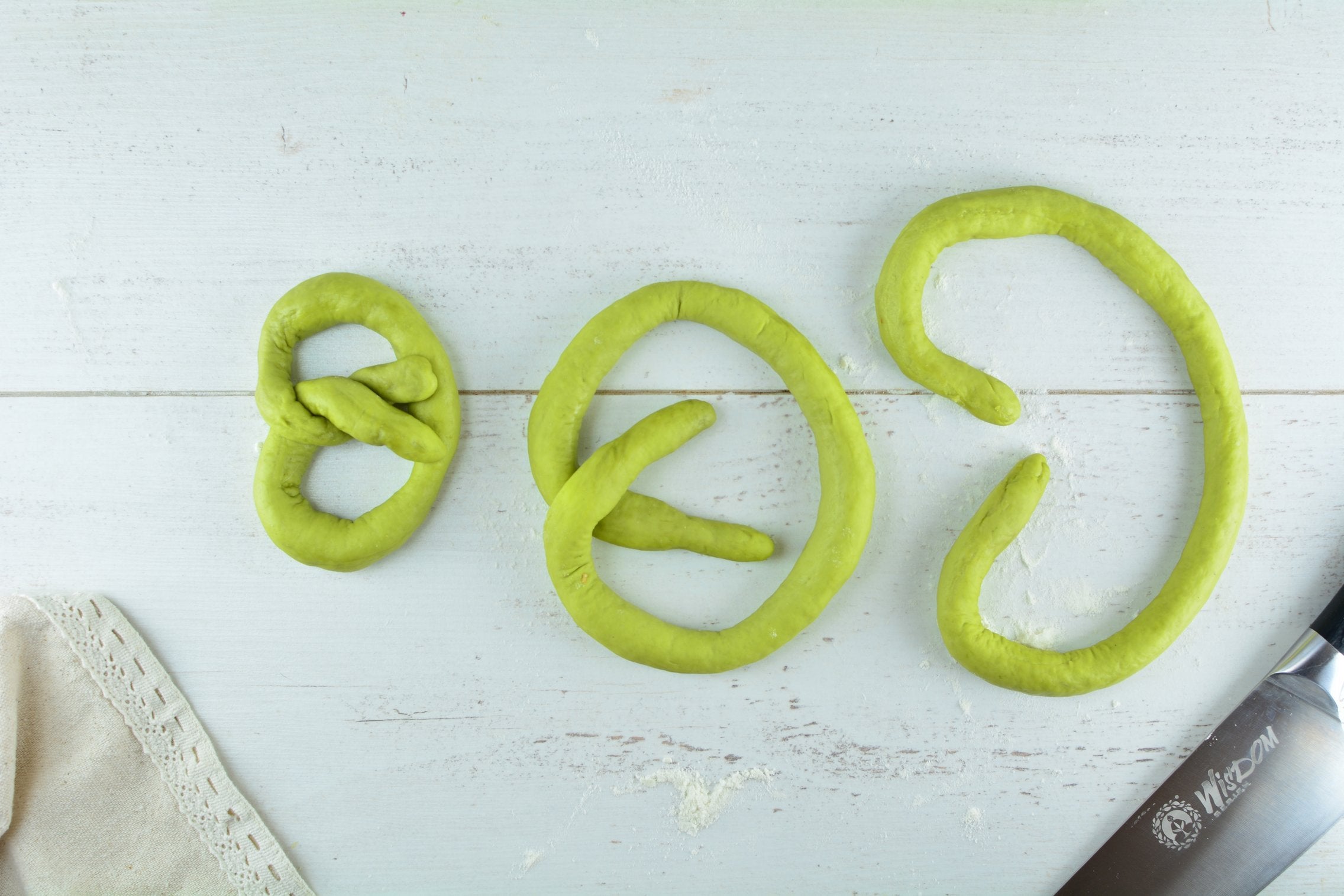 matcha-pretzels-shaping