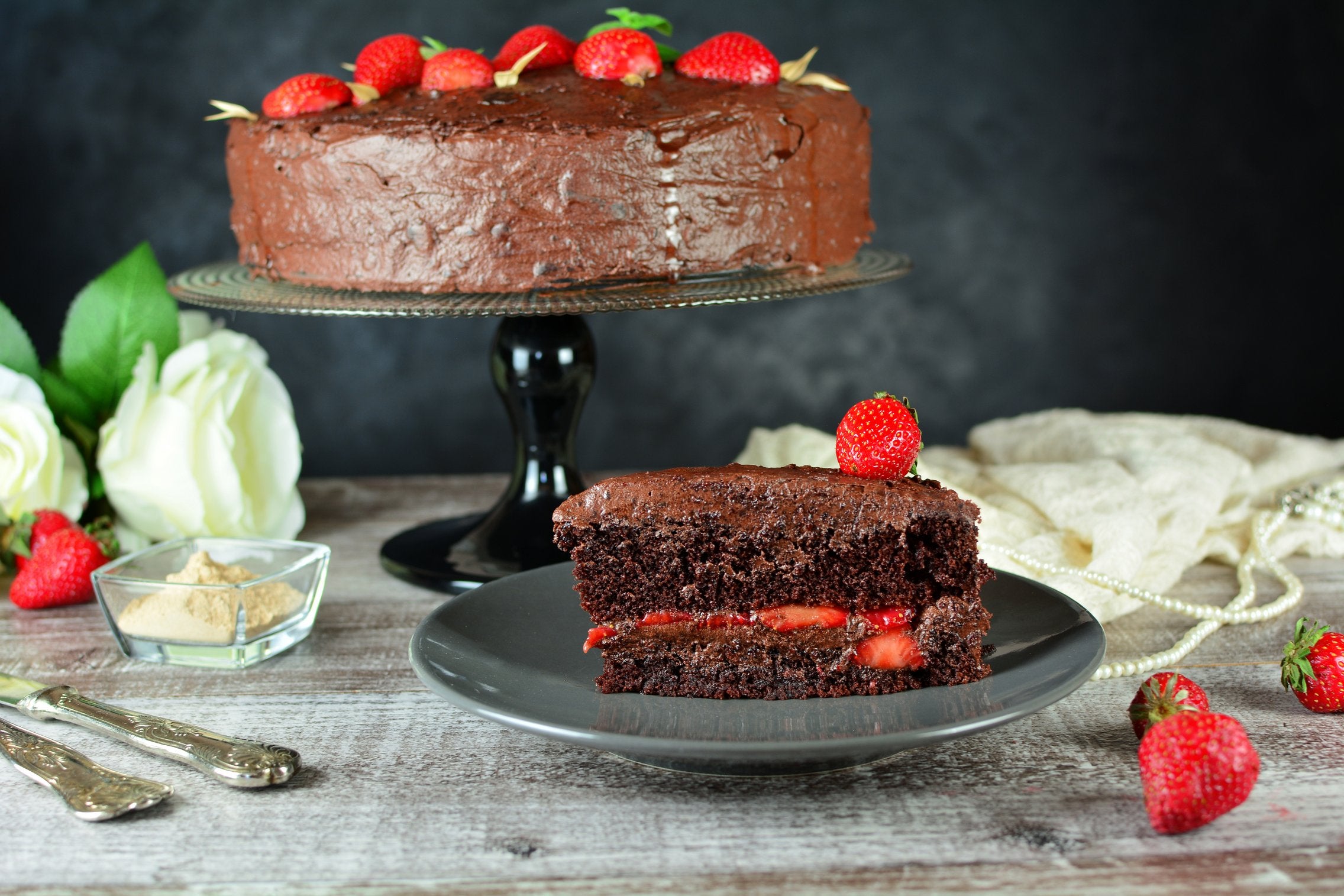 maca-chocolate-strawberry-cake-result