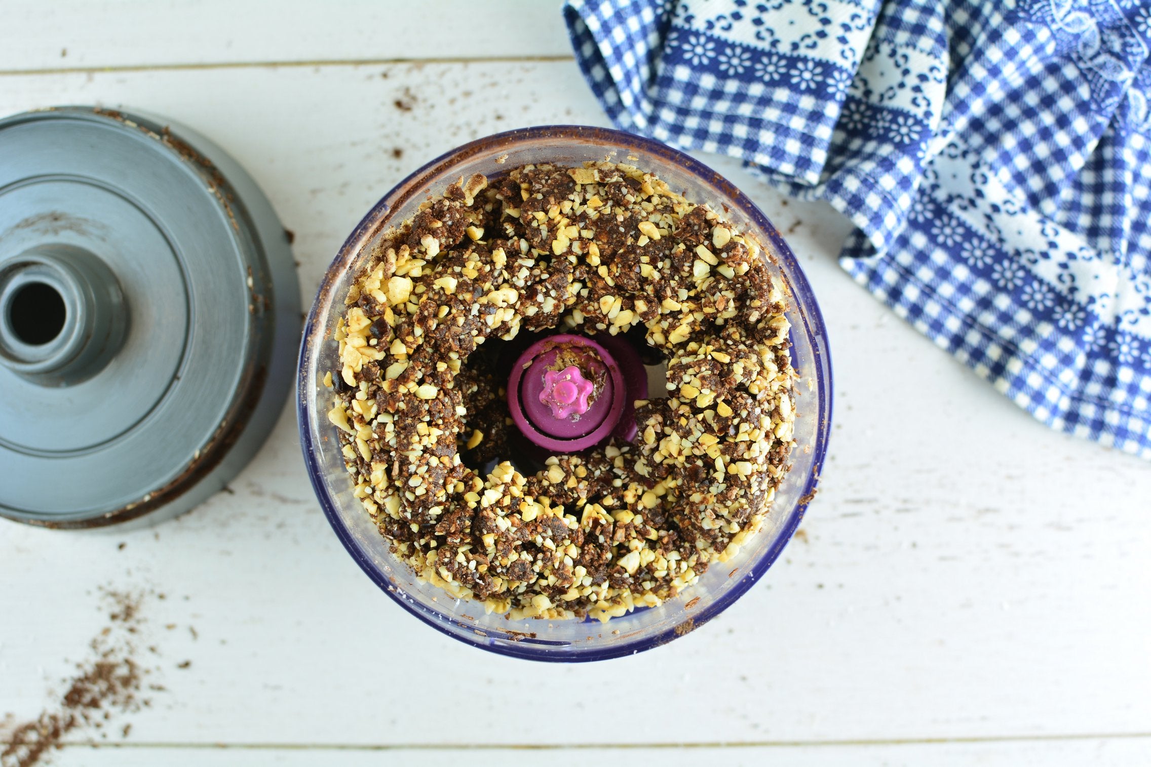 no-bake-mini-maca-coconut-brownies-mixing