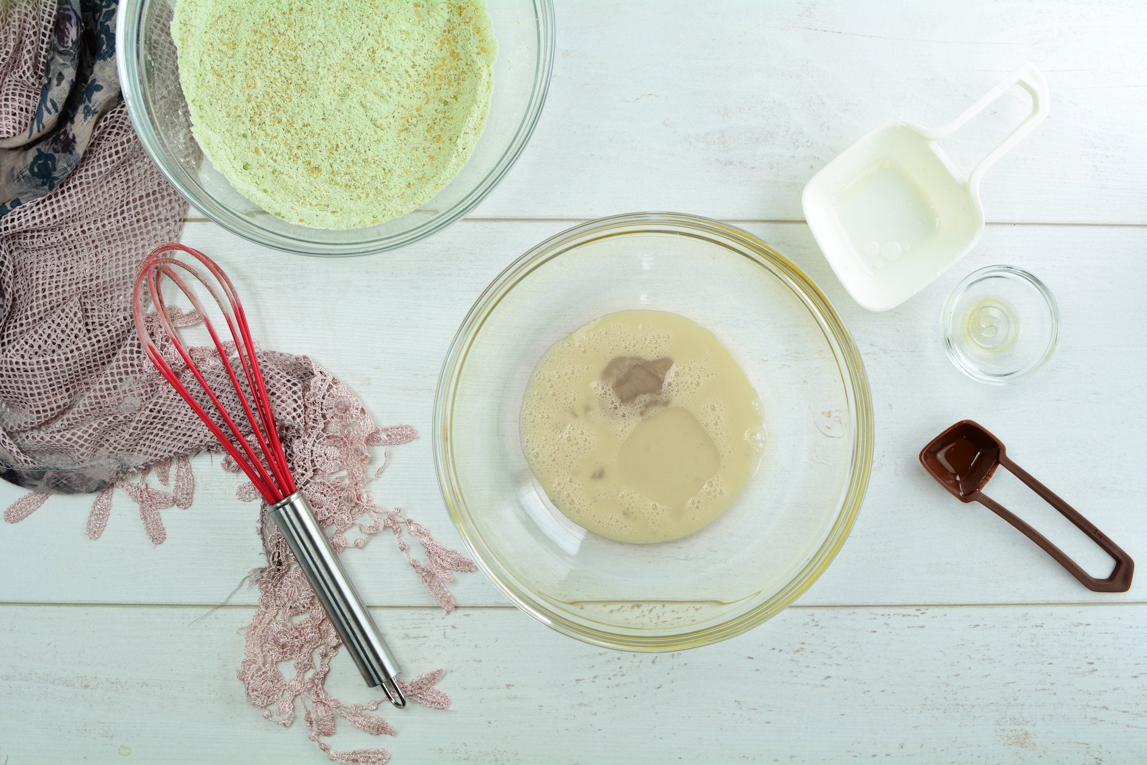 Preparation Matcha Chocolate Doughnuts