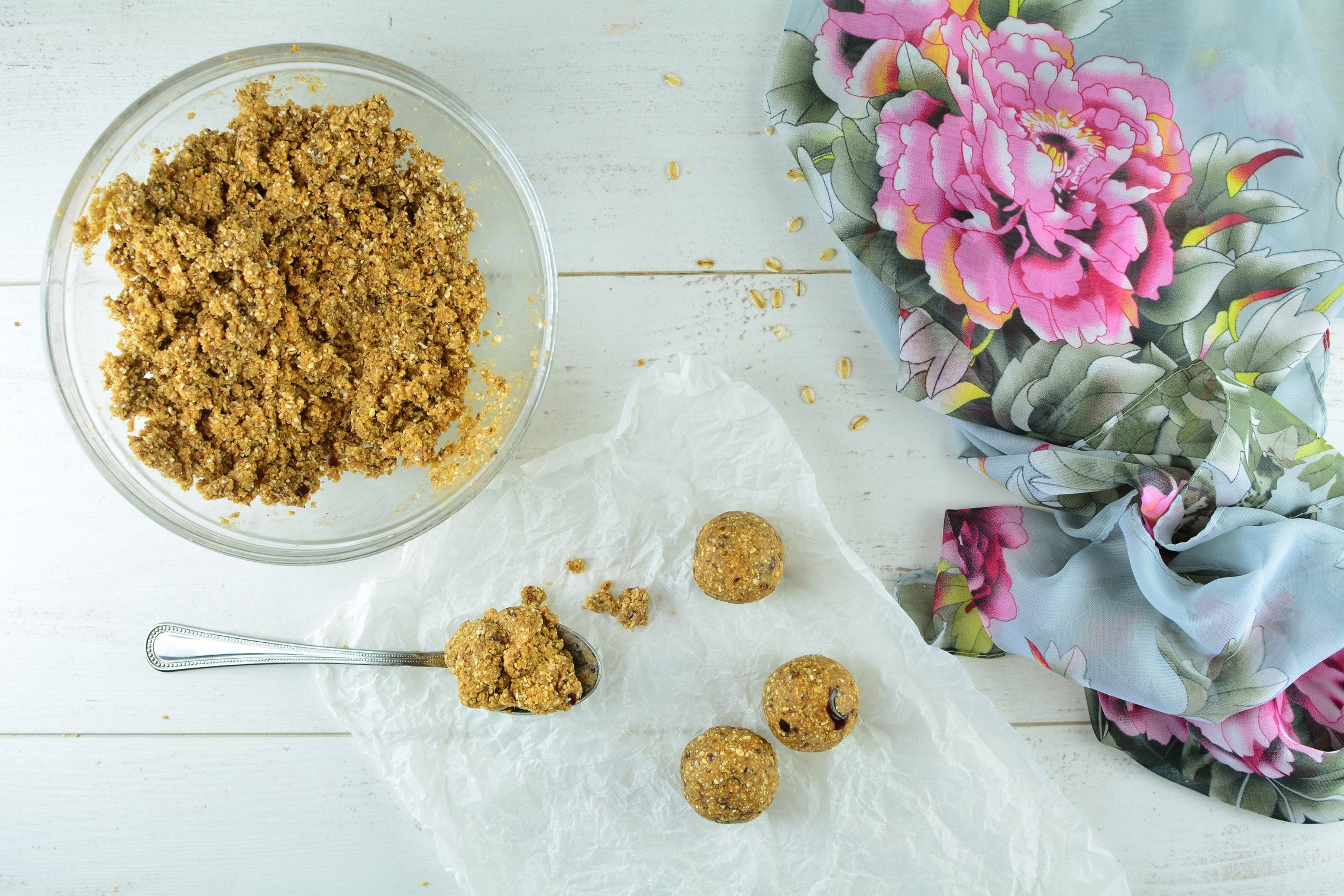 almond-maca-energy-balls-mix