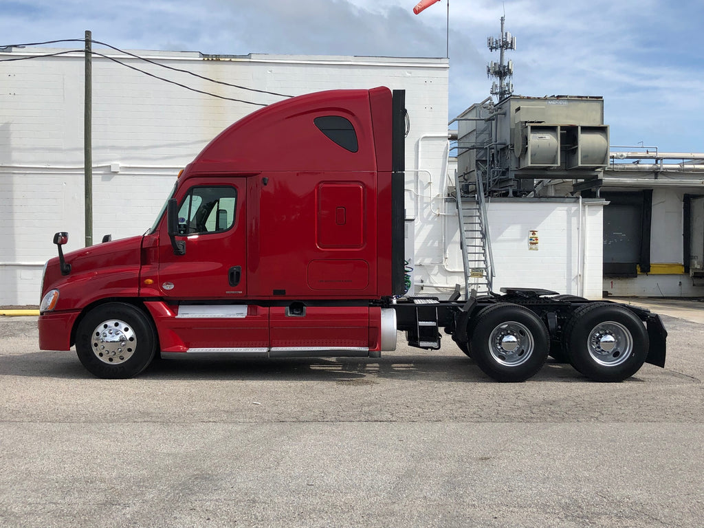 2011 Freightliner Cascadia Cummins ISX, APU, AUTOMATIC, 600k on engine