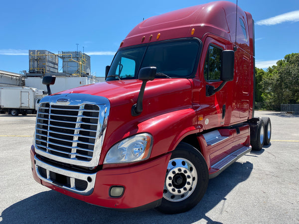 how much does a 2012 freightliner cascadia weigh