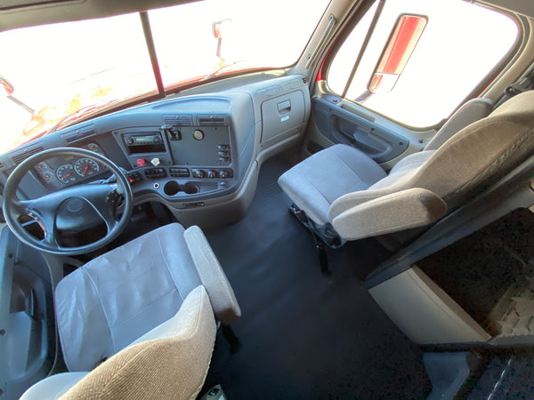 how much does a 2012 freightliner cascadia weigh