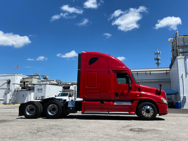 how much does a 2012 freightliner cascadia weigh