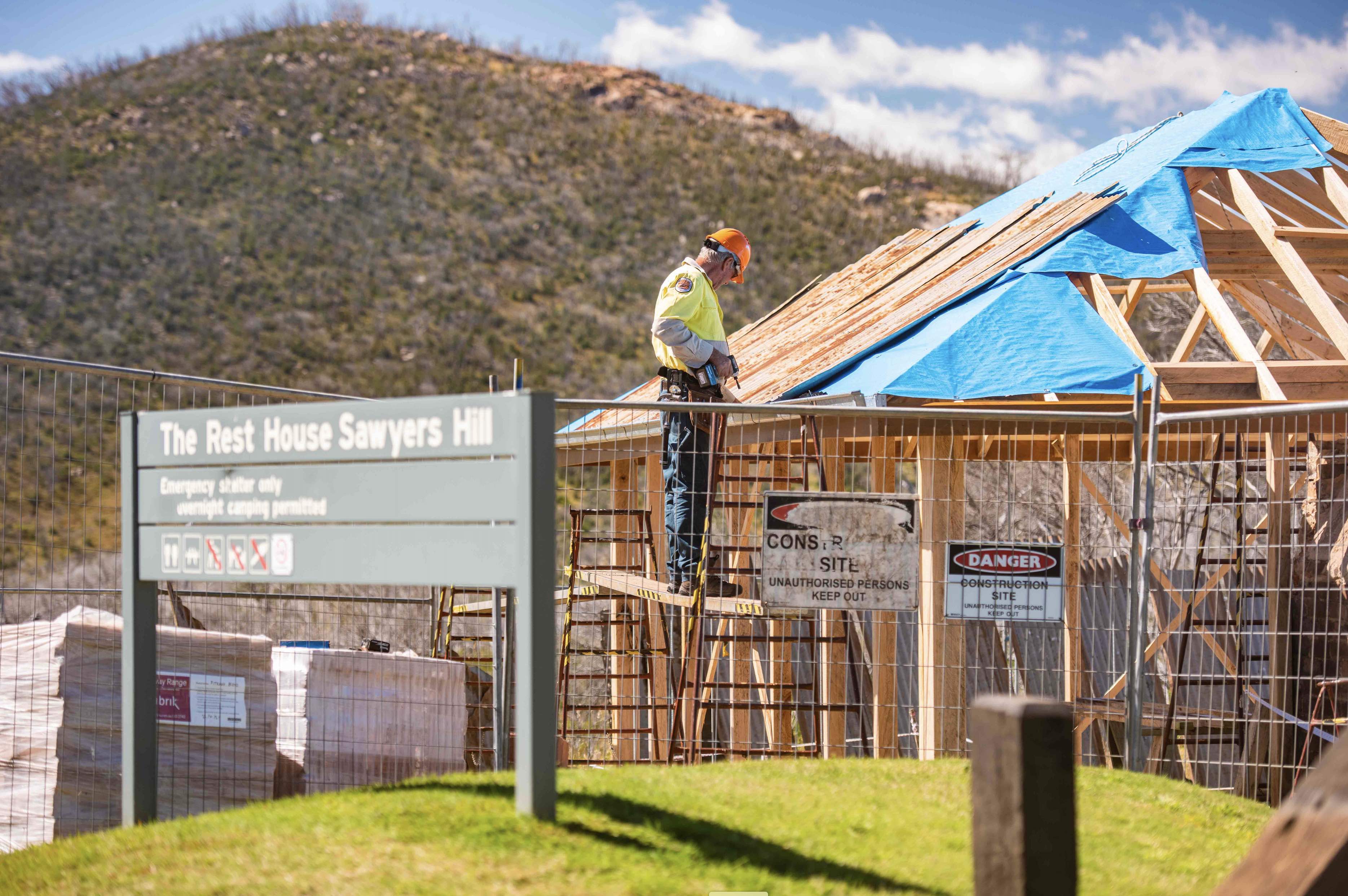 Rebuilding Sawyers Hut after the 2020 bushfires