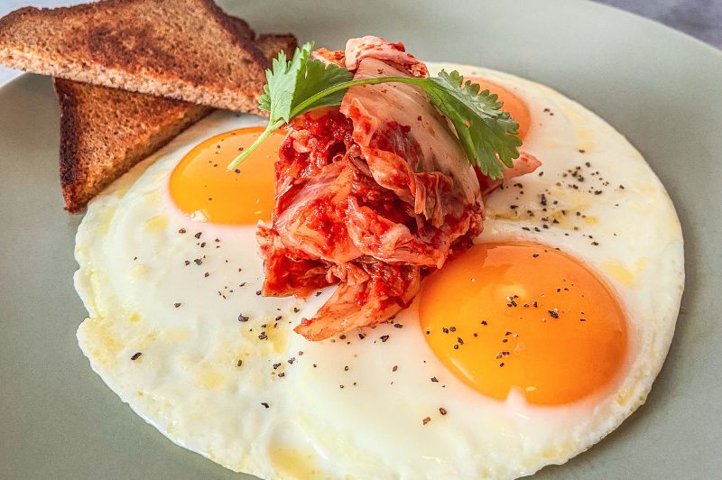 sunny side up eggs and kimchi
