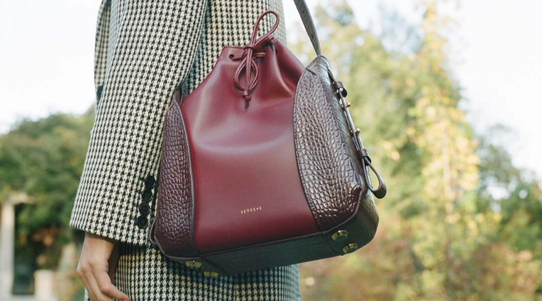 how to style crossbody bags 