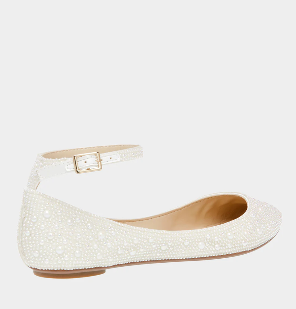 Betsey Johnson Ace Flats in Ivory