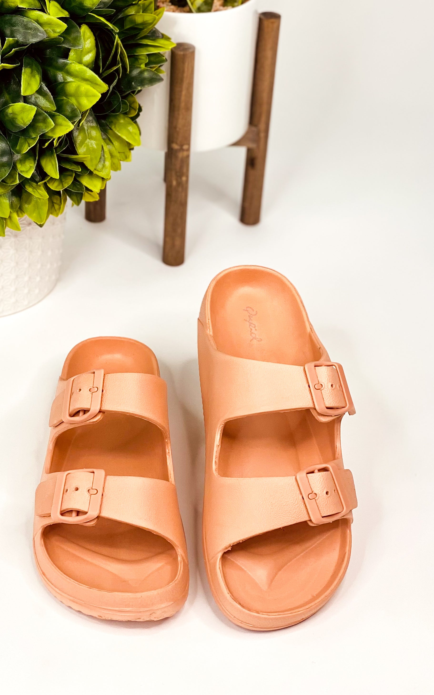 Qupid Lennie Slides in Coral - cantonclothingcompany