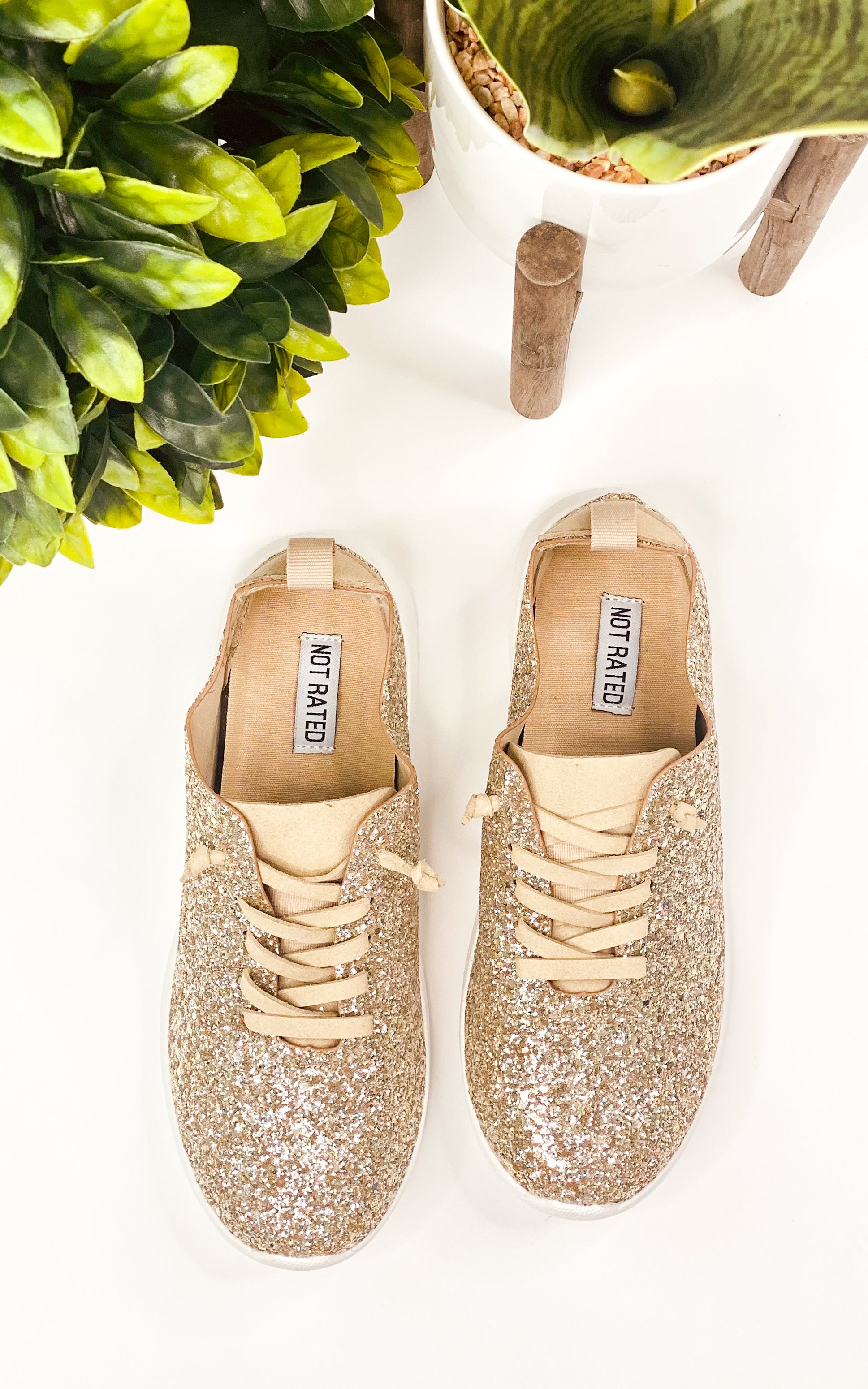 Not Rated Glitter Sneaker in Gold