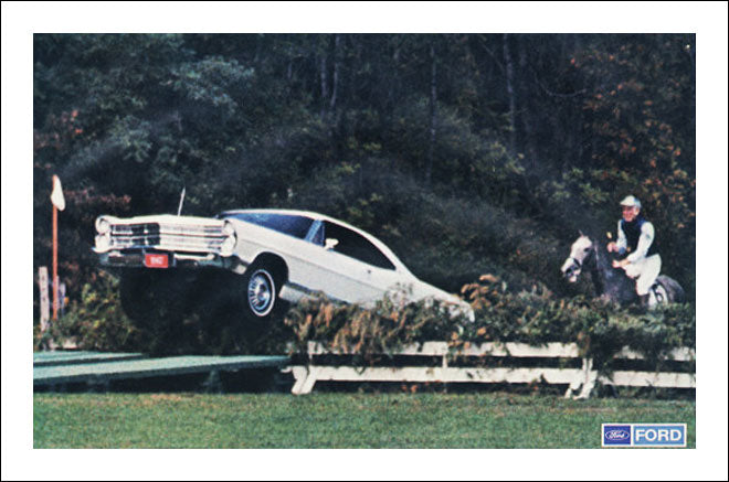 Ford Galaxie 1967 jumping the Steeple Chase