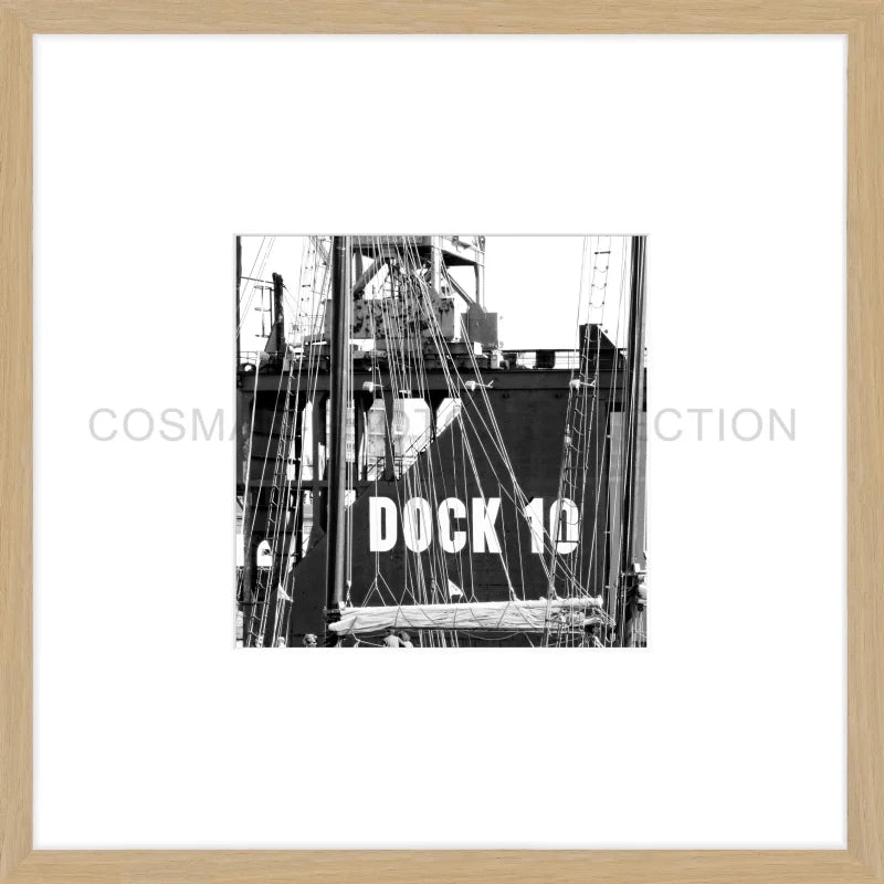 Poster Hamburg 'Dock 10' HH11 - 43x43cm Objektrahmen Eiche natur –  Cosman-Interior