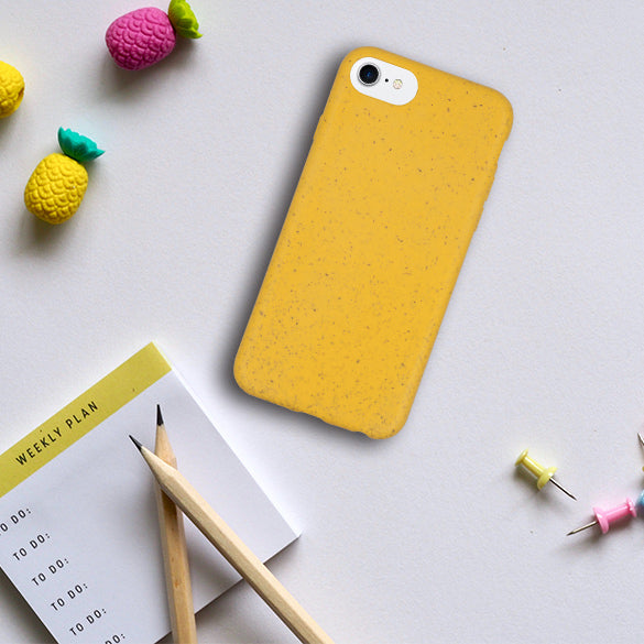 Estuche para teléfono amarillo biodegradable con coloridas frutas planas