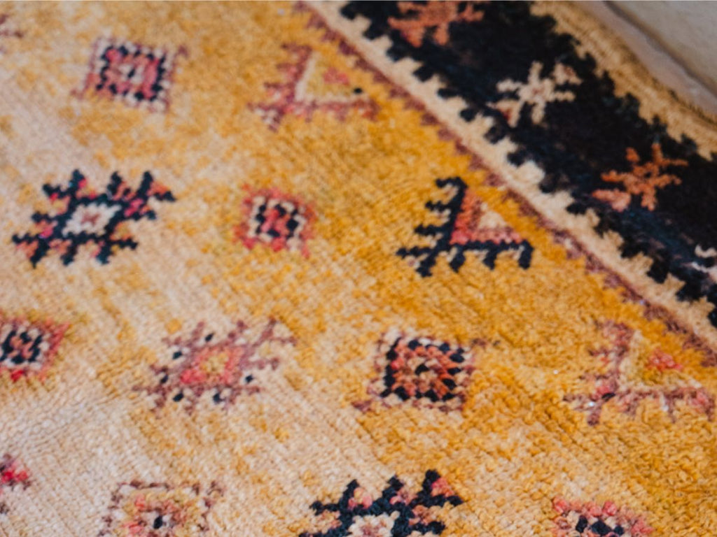 Taznakht rug close up