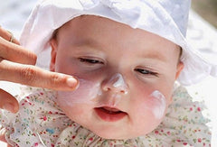 dùng kem chống nắng cho trẻ eczema 