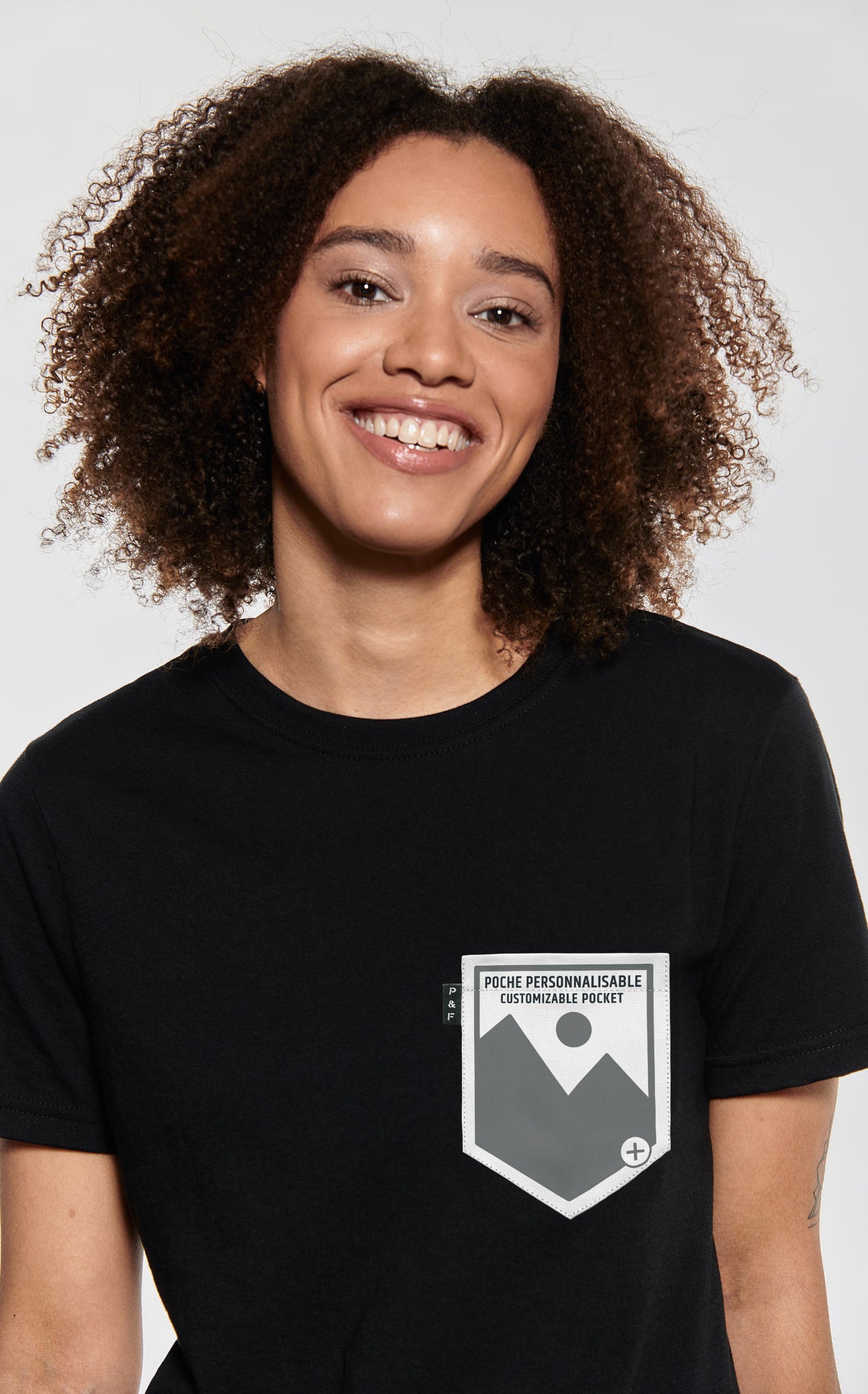 Fondation Lise Watier - T-shirt à poche tout petit | Poches & Fils