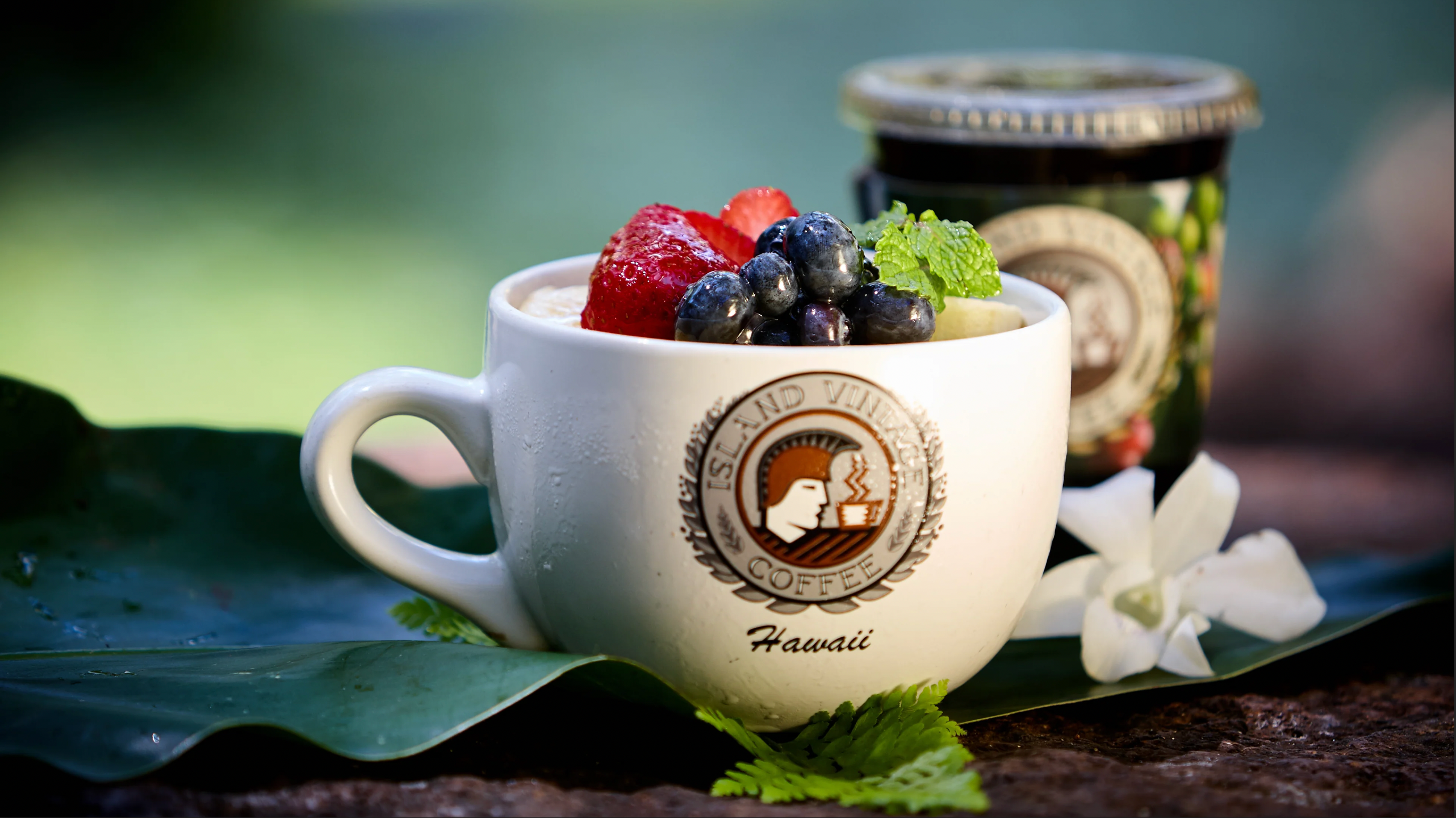 Island Vintage Coffee – Açai-Schüssel und Kaffee