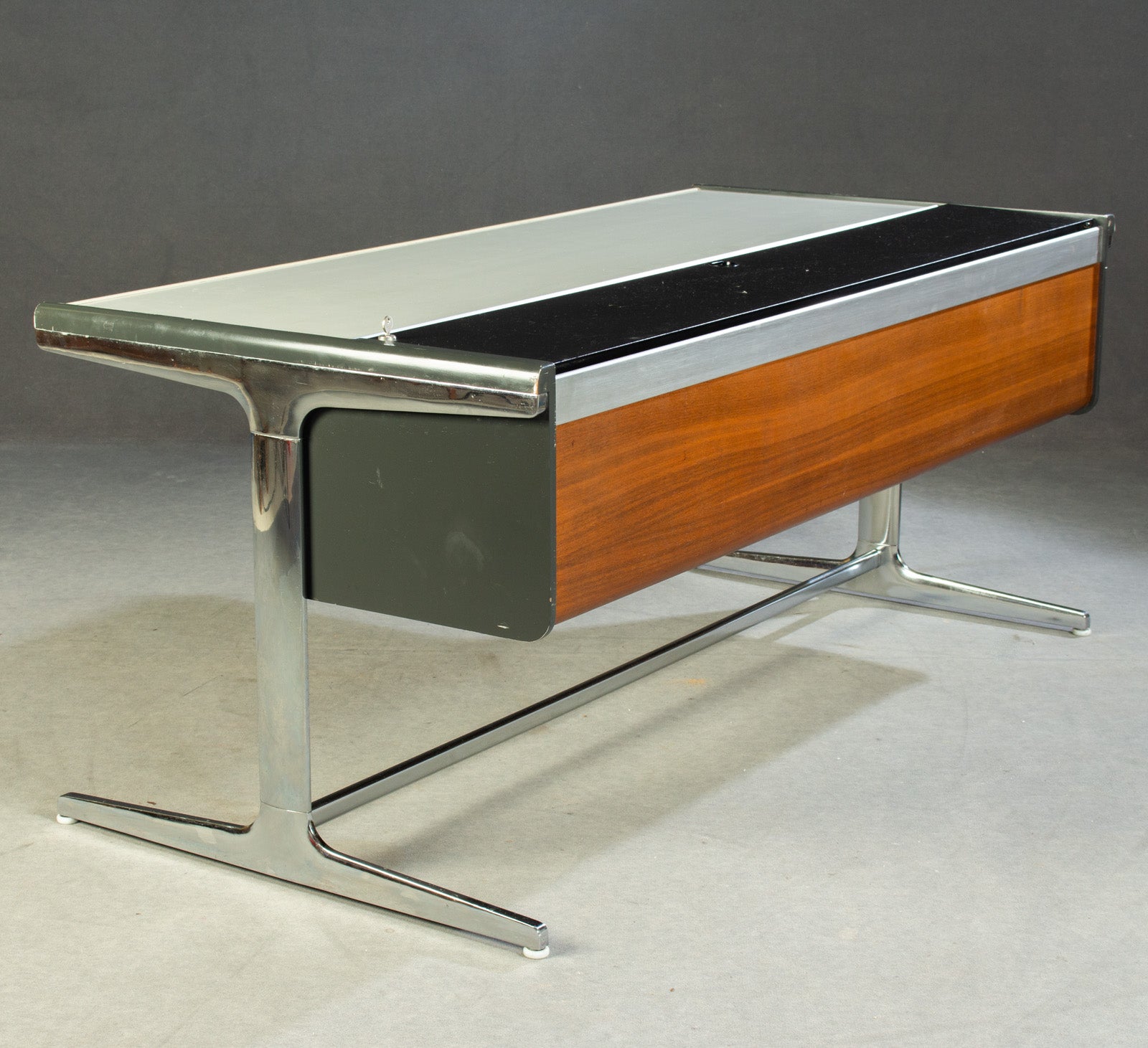 George Nelson, desk from the Action Office system, manufactured by Her –  Case 22