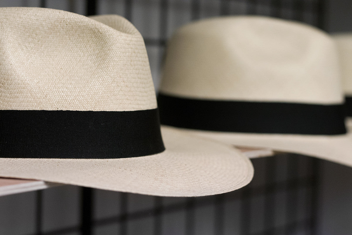 Hats 18. Шляпа Панама эквадорская. Шляпы на стене. Mountain Warehouse шляпа. Hang a hat.