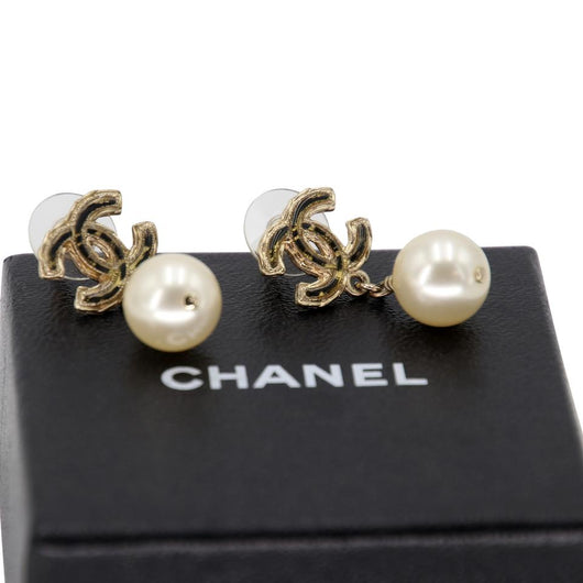 Chanel Cc Monogram Cuff Mother Of Pearl Resin Bracelet CC-0829N