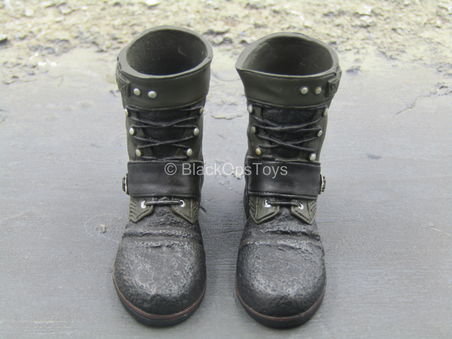 black knight boots