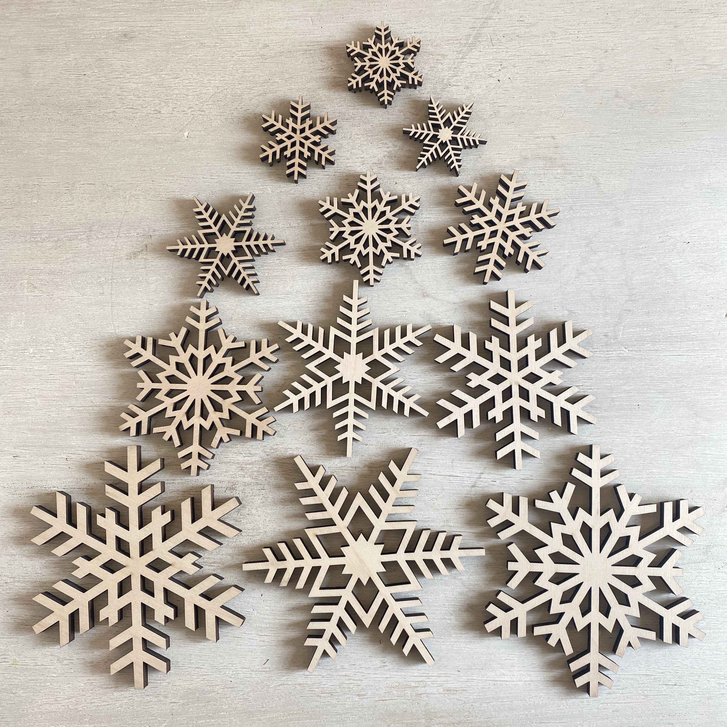 WWCrafts 4 x Wooden Snowflakes