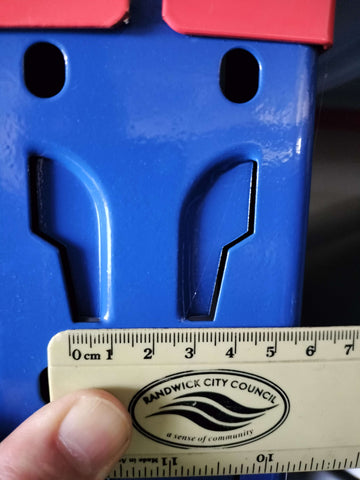 Size of the grooves on an upright