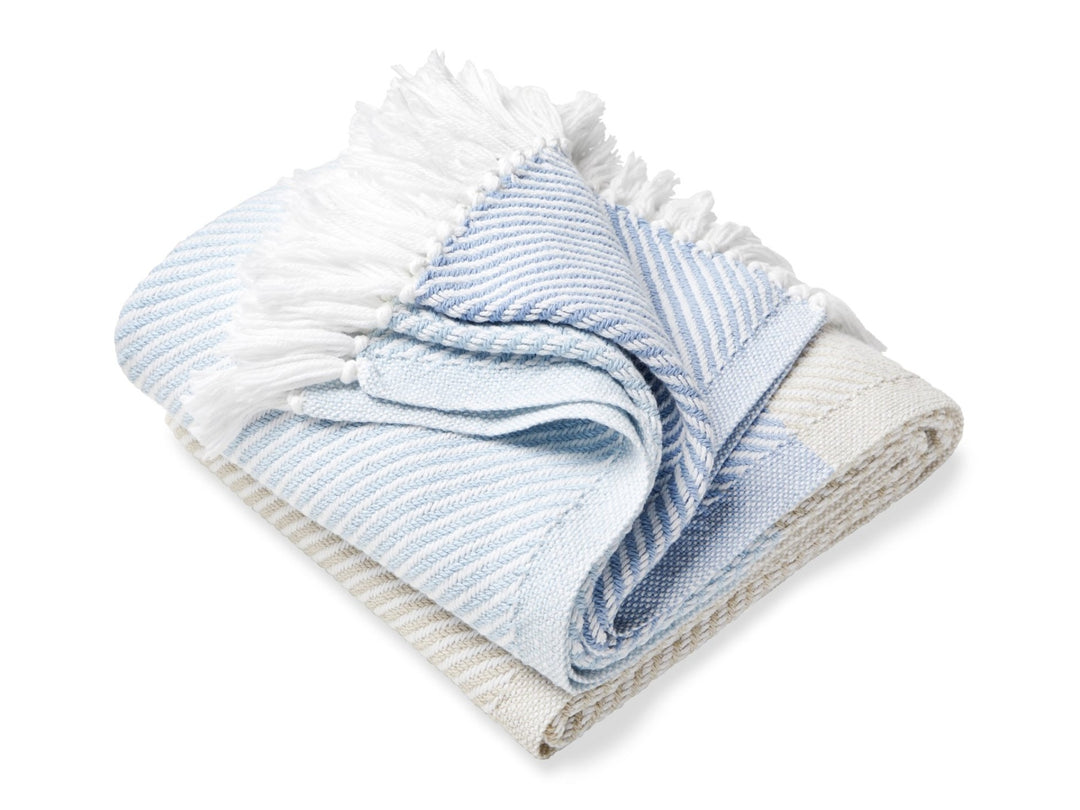 Sugarloaf throw Misty blue, Oyster & Shorte