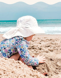 clothing offers some sun protection for baby.jpg__PID:2f8355aa-a1a9-4481-9028-051fda19f0ef
