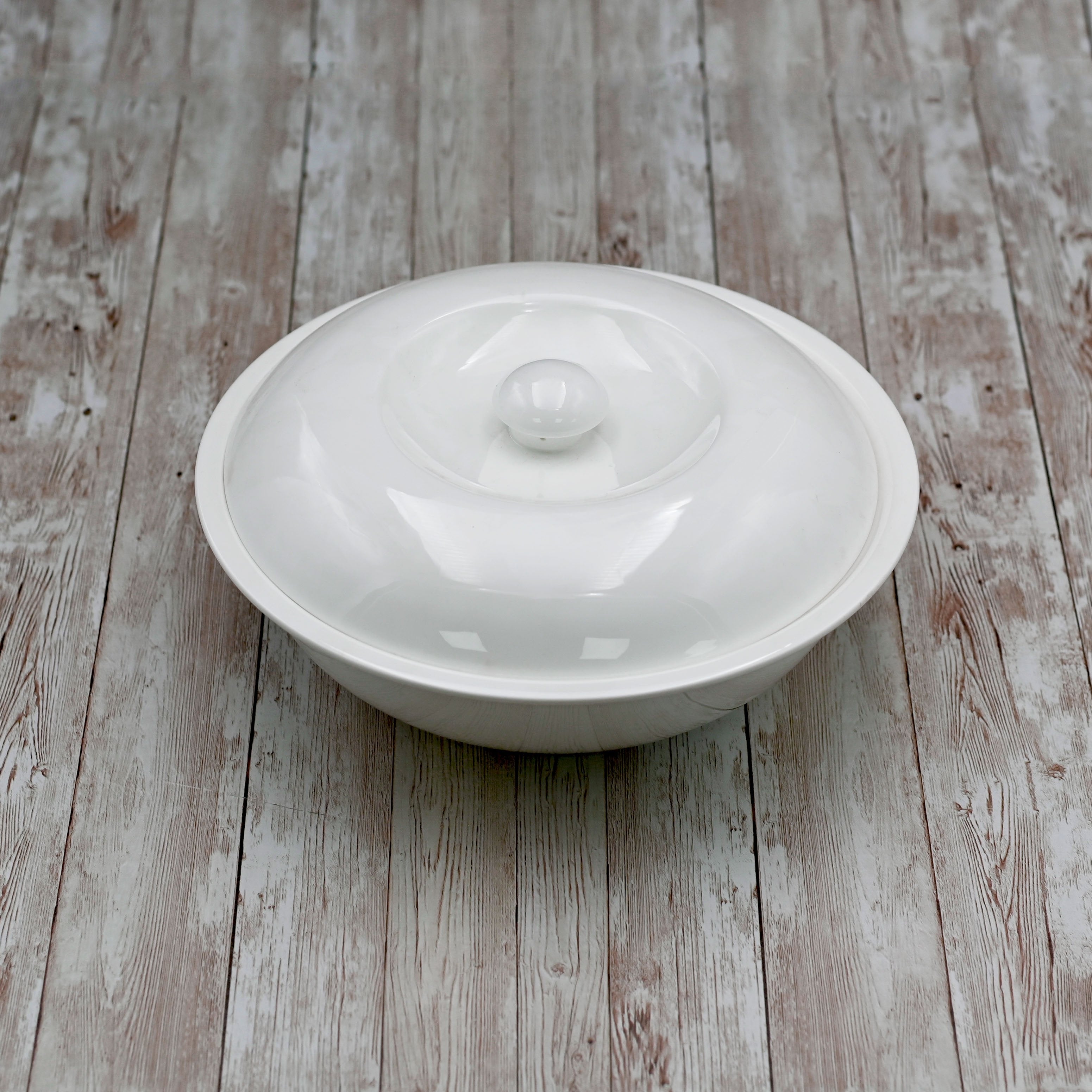 Round Porcelain Soup Bowl with Cover for Restaurants and Hotels - China  Porcelain Round Bowl and Soup Bowl with Cover price