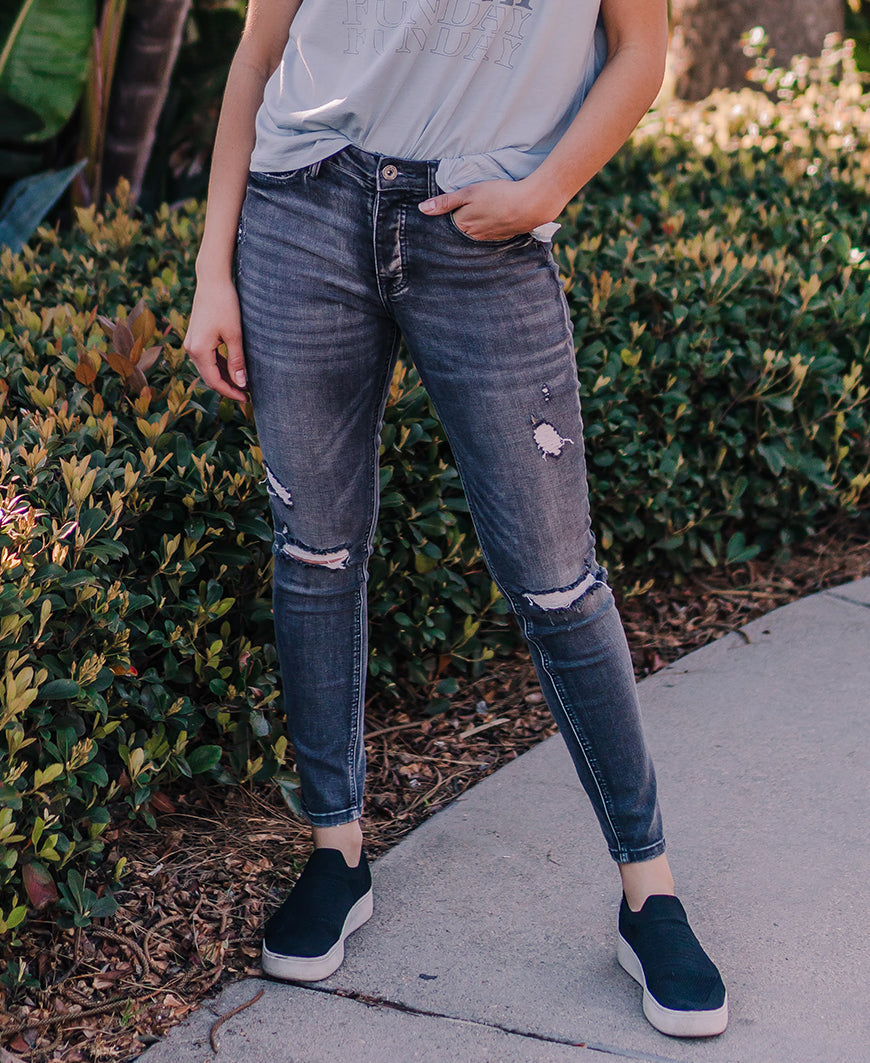 gray distressed skinny jeans