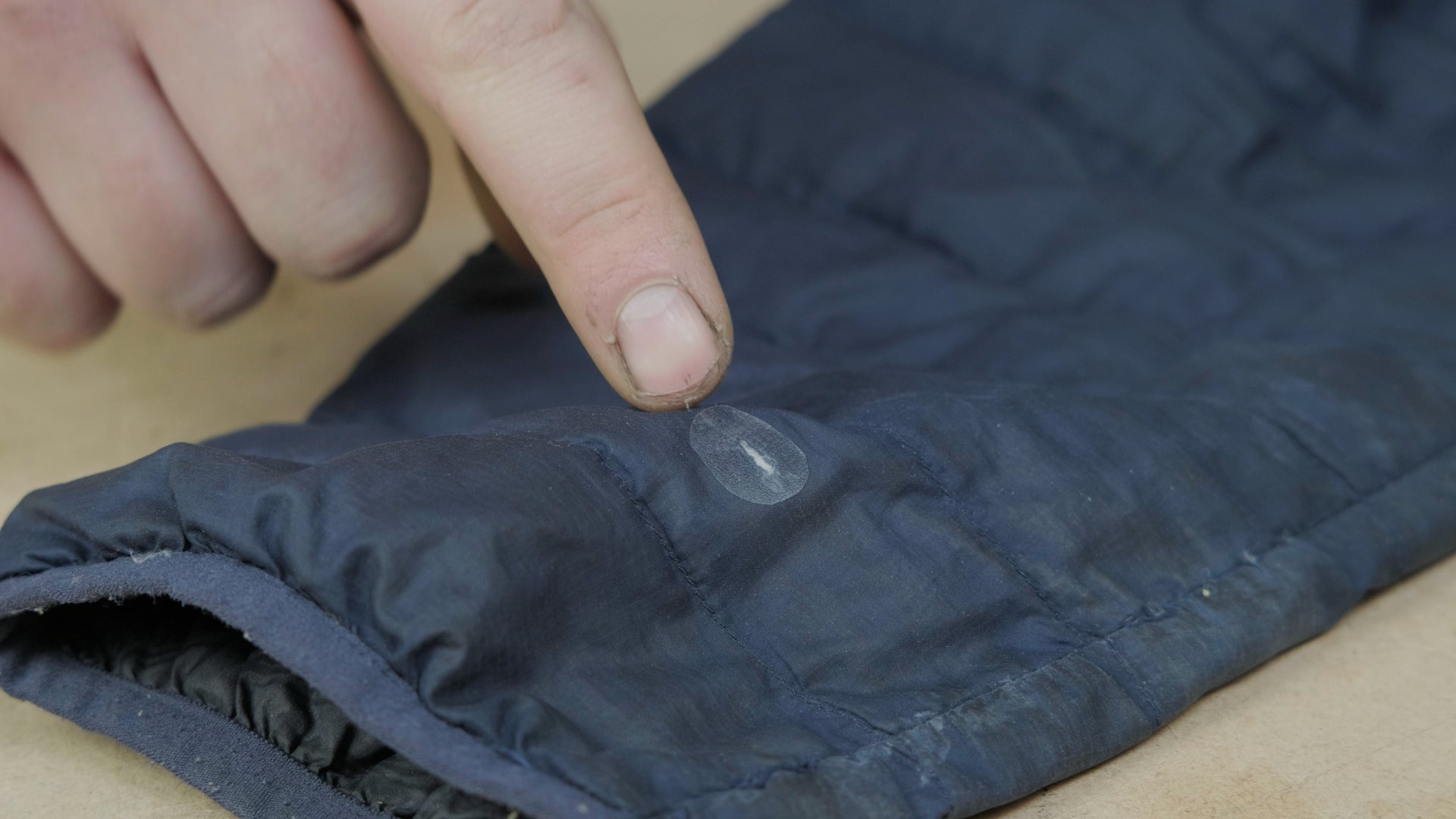 Repair a HOLE in your Insulated Jacket with Tenacious Tape ! 