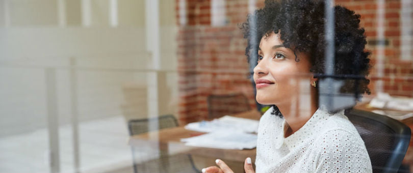 Ragazza che sogna di cambiare lavoro