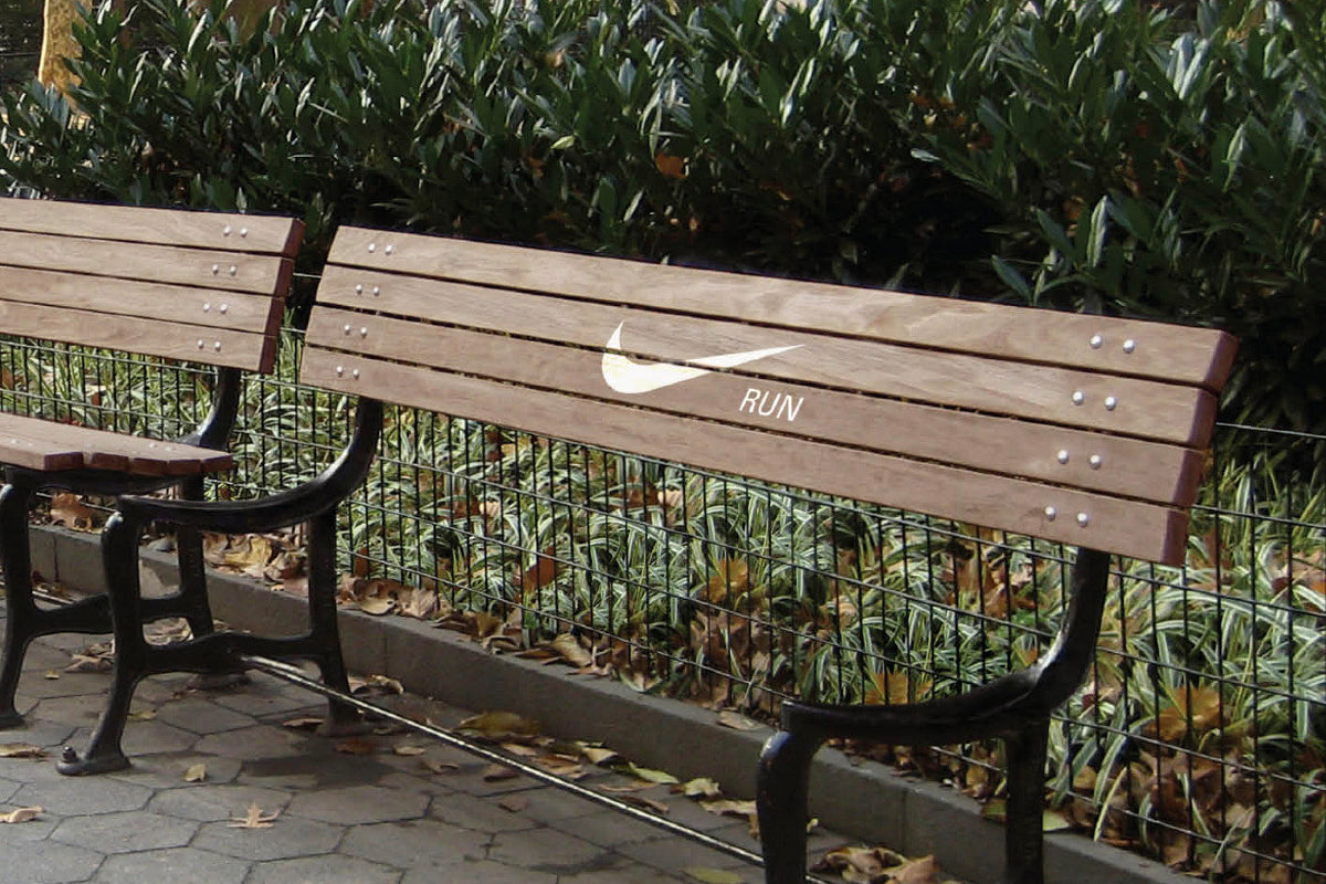 Guerrilla marketing Nike: una panchina senza seduta 