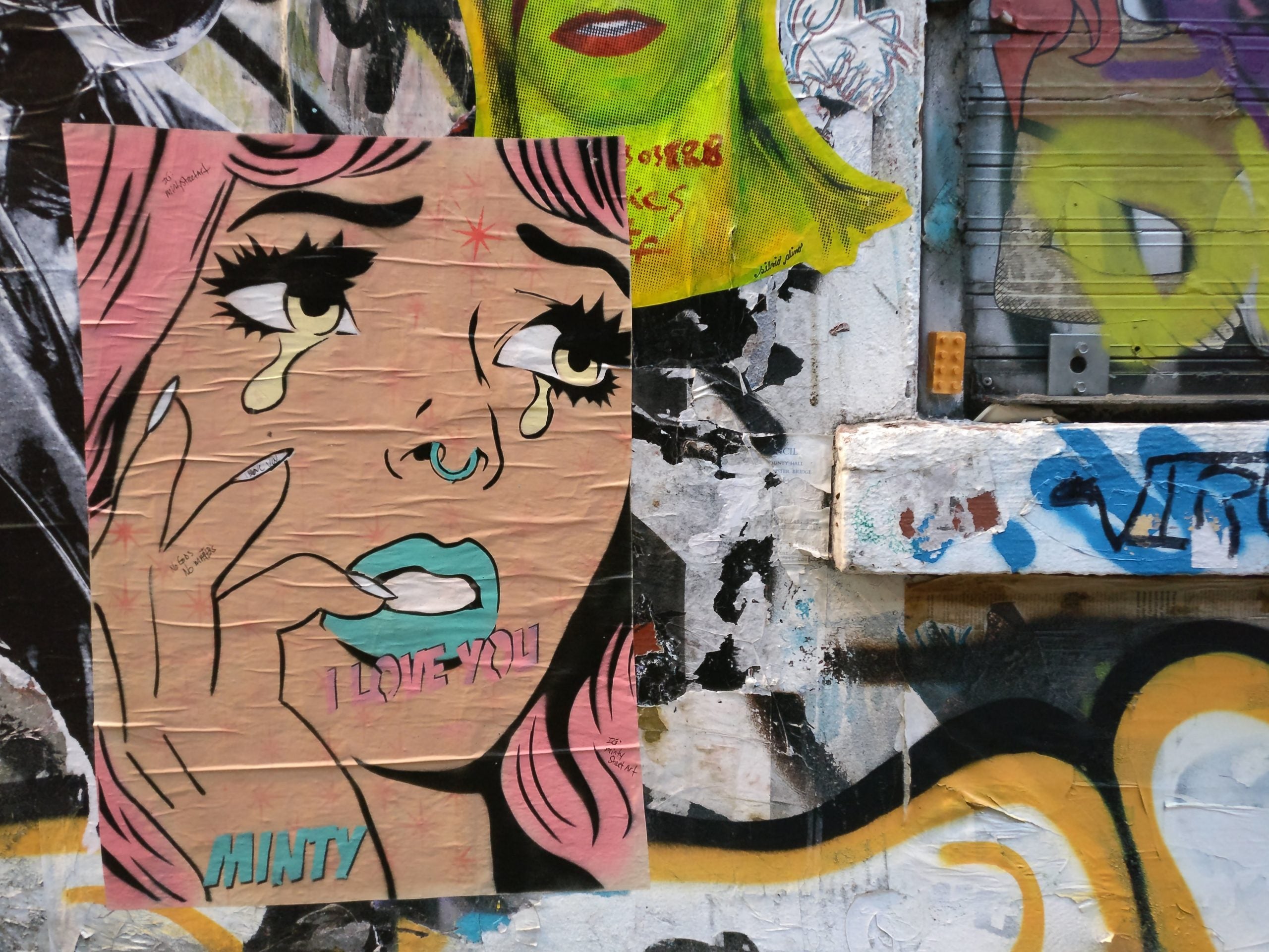 Graffiti, paste-up, poster: il guerrilla marketing come arte urbana