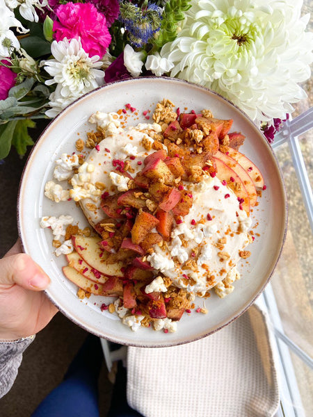 Toffee Popcorn French Crumpets, a delicious vegan recipe to spice up your breakfast!