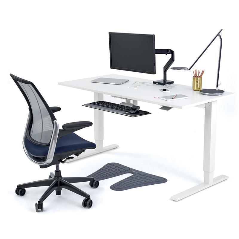 https://cdn.shopify.com/s/files/1/1354/6667/products/humanscale-mat-gray-humanscale-monarch-mat-3752330788969.jpg?v=1559201943