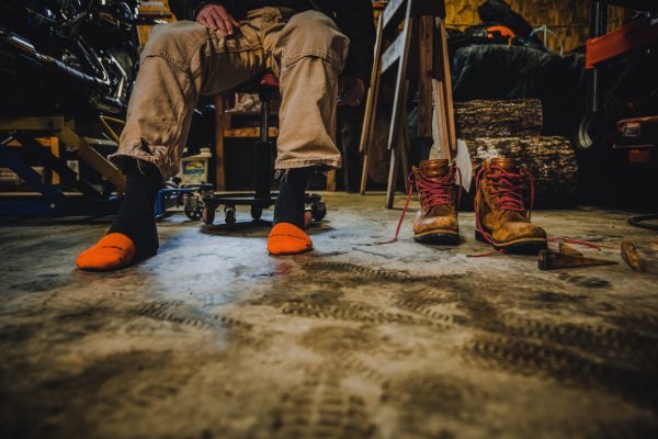 Worker with ripped pants sitting in the Men's Steely Work socks