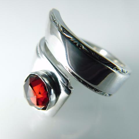 Spoon Ring, Red Garnet Spiral Twist 