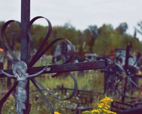 Image of decorative gravesite fencing